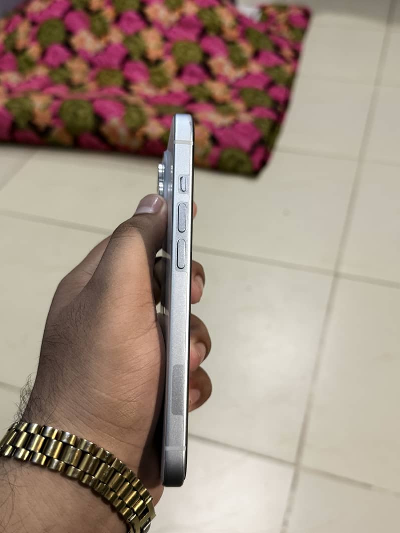 Apple iPhone 15 2