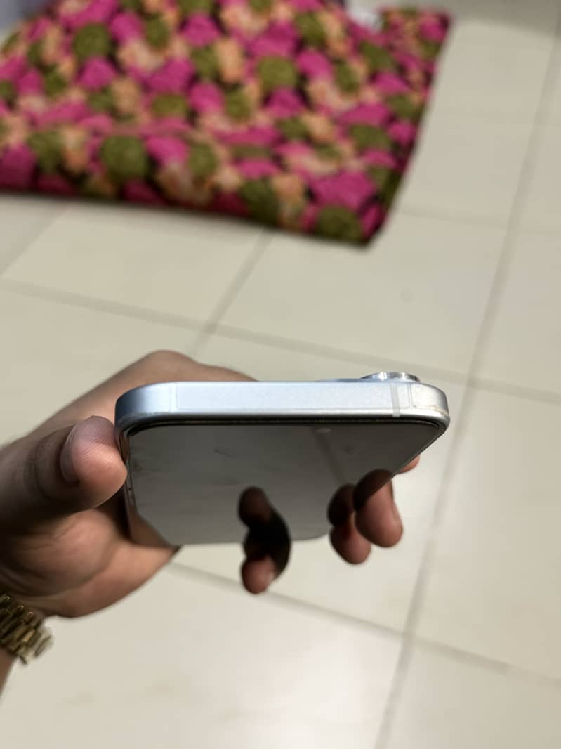 Apple iPhone 15 4