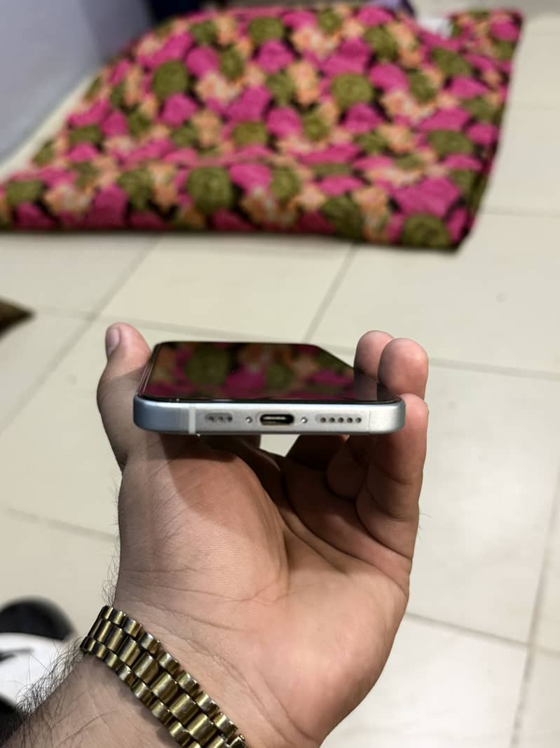 Apple iPhone 15 5