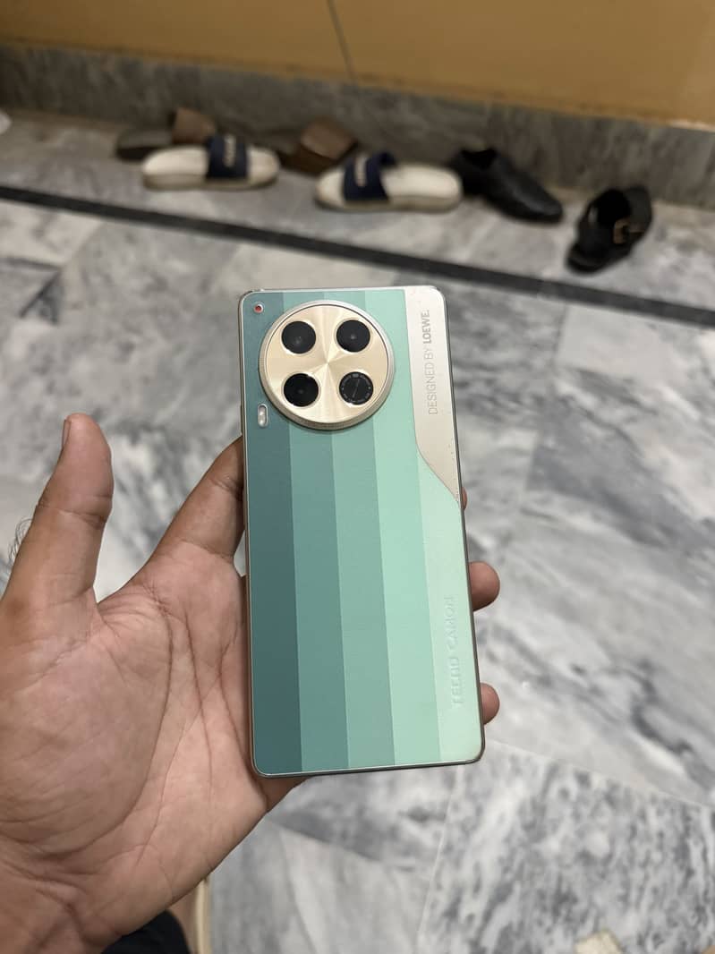 Tecno CAMON 30 0