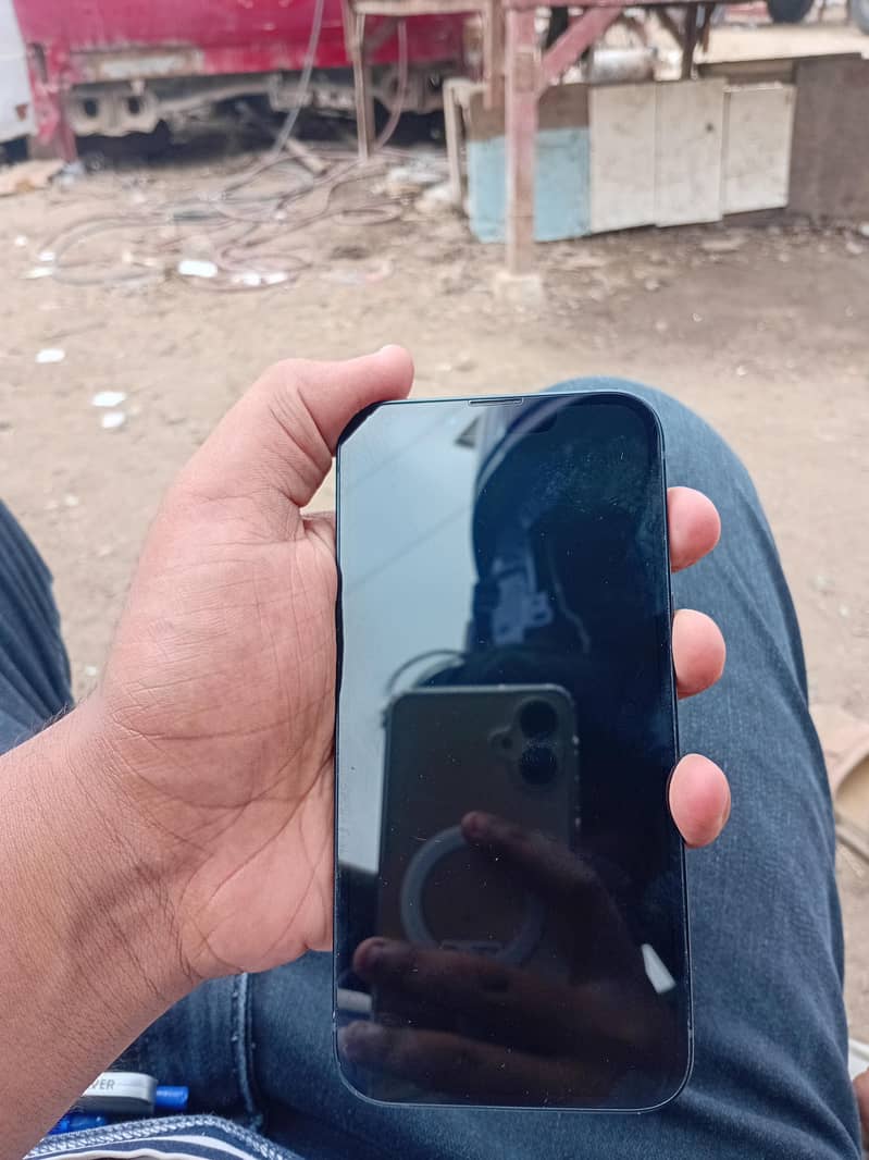 Apple iPhone 13 2