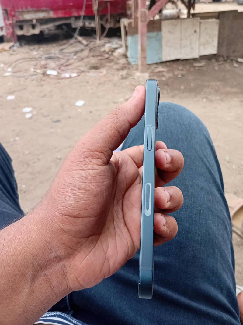 Apple iPhone 13 3