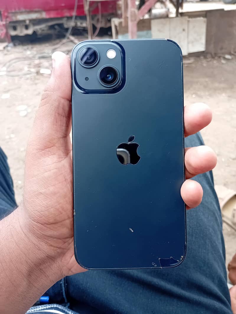 Apple iPhone 13 4