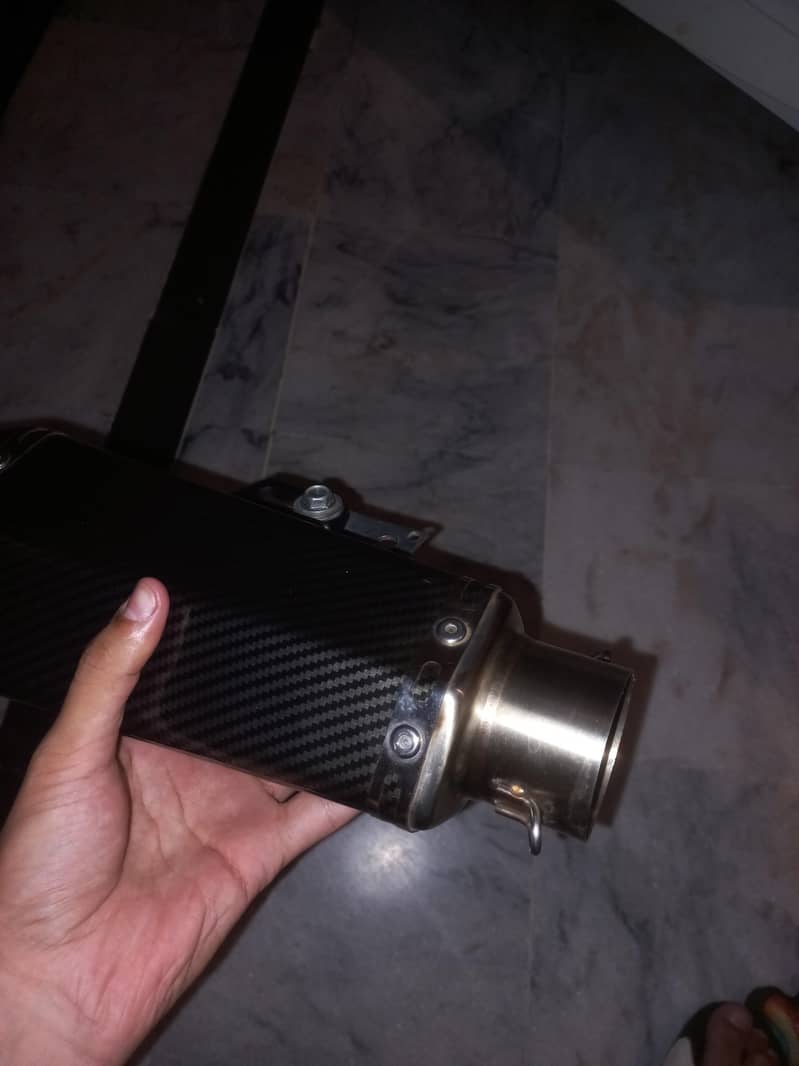 Akrapovic shark 1