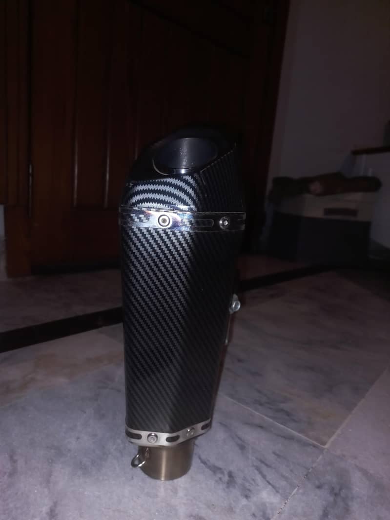 Akrapovic shark 2