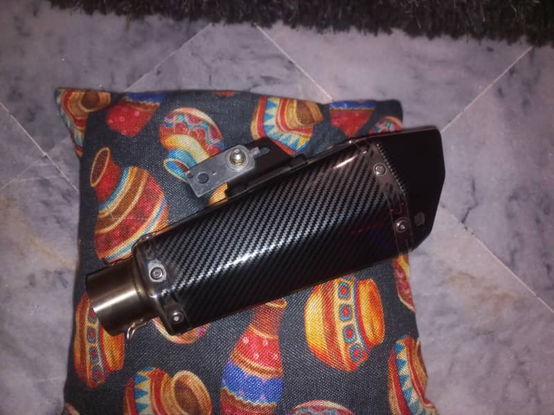 Akrapovic shark 5