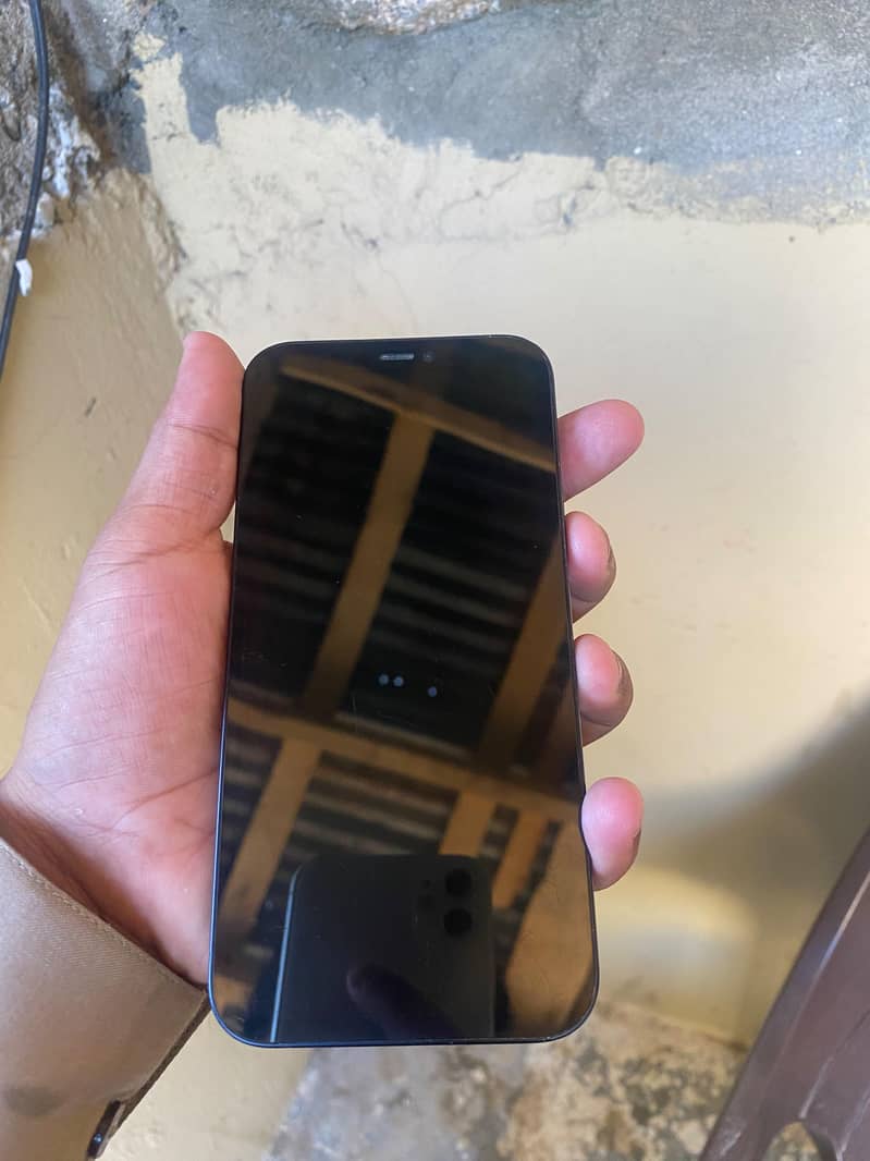 Apple iPhone 12 4
