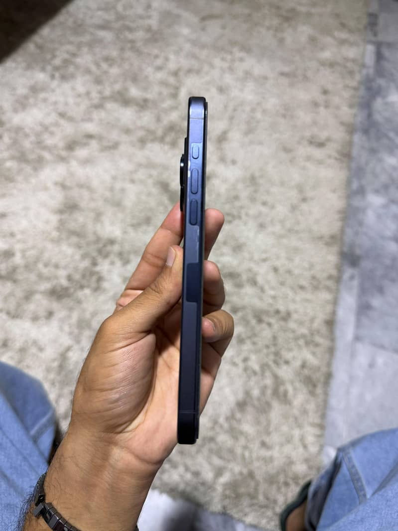 Apple iPhone 15 Pro Max 0