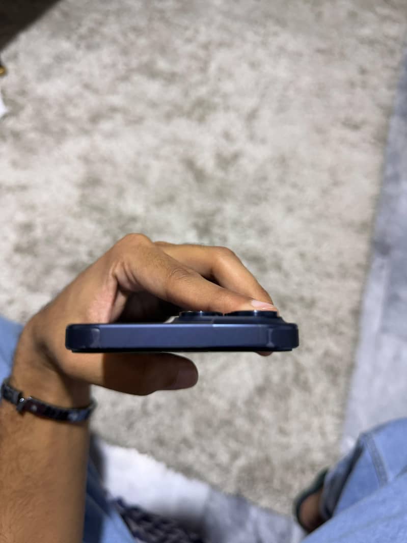 Apple iPhone 15 Pro Max 4