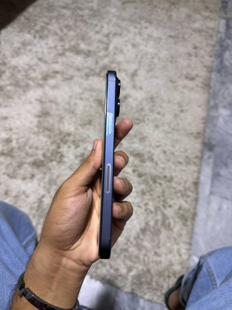 Apple iPhone 15 Pro Max 5