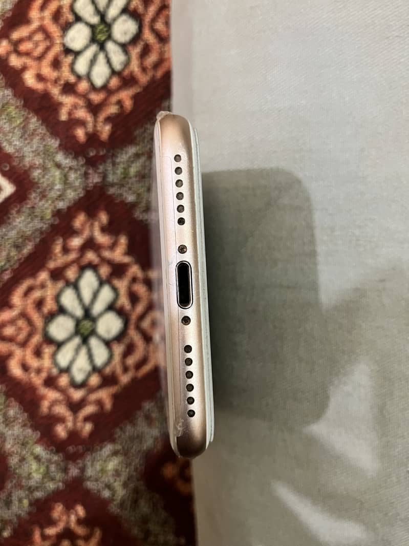 Apple iPhone 8 3