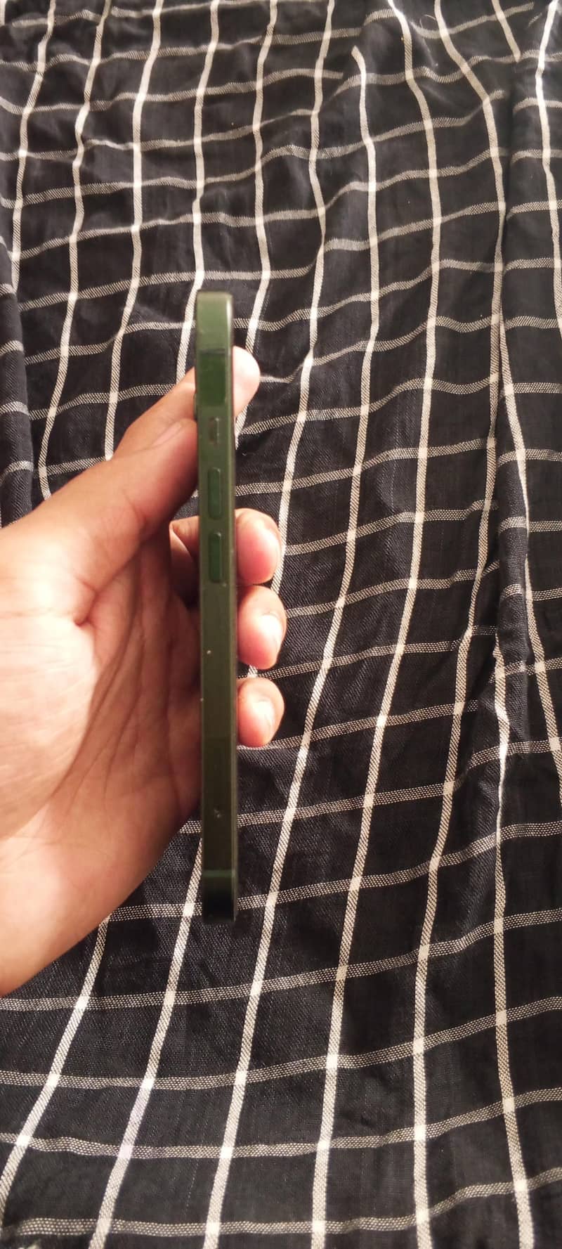 Apple iPhone 13 2