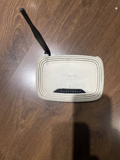 TP Link (WR740N) router for sale