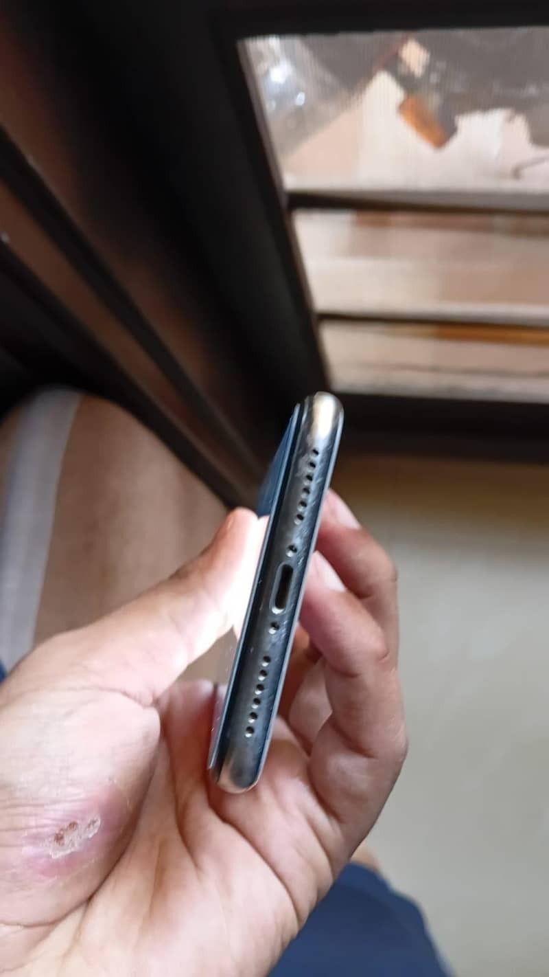 Apple iPhone X 3