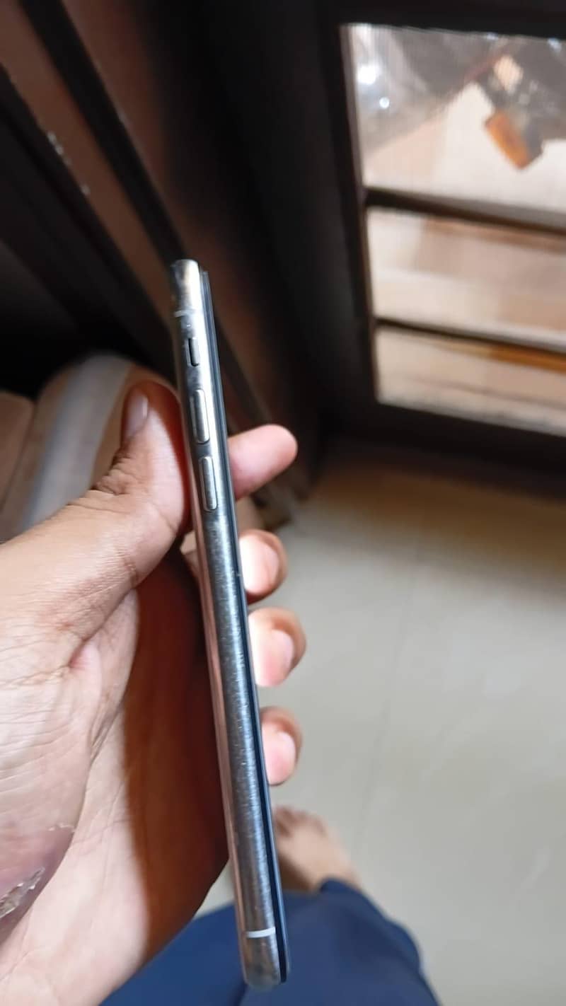 Apple iPhone X 5