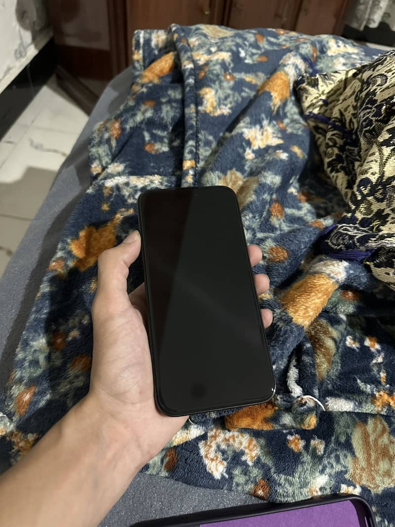 Apple iPhone 15 Pro Max 2
