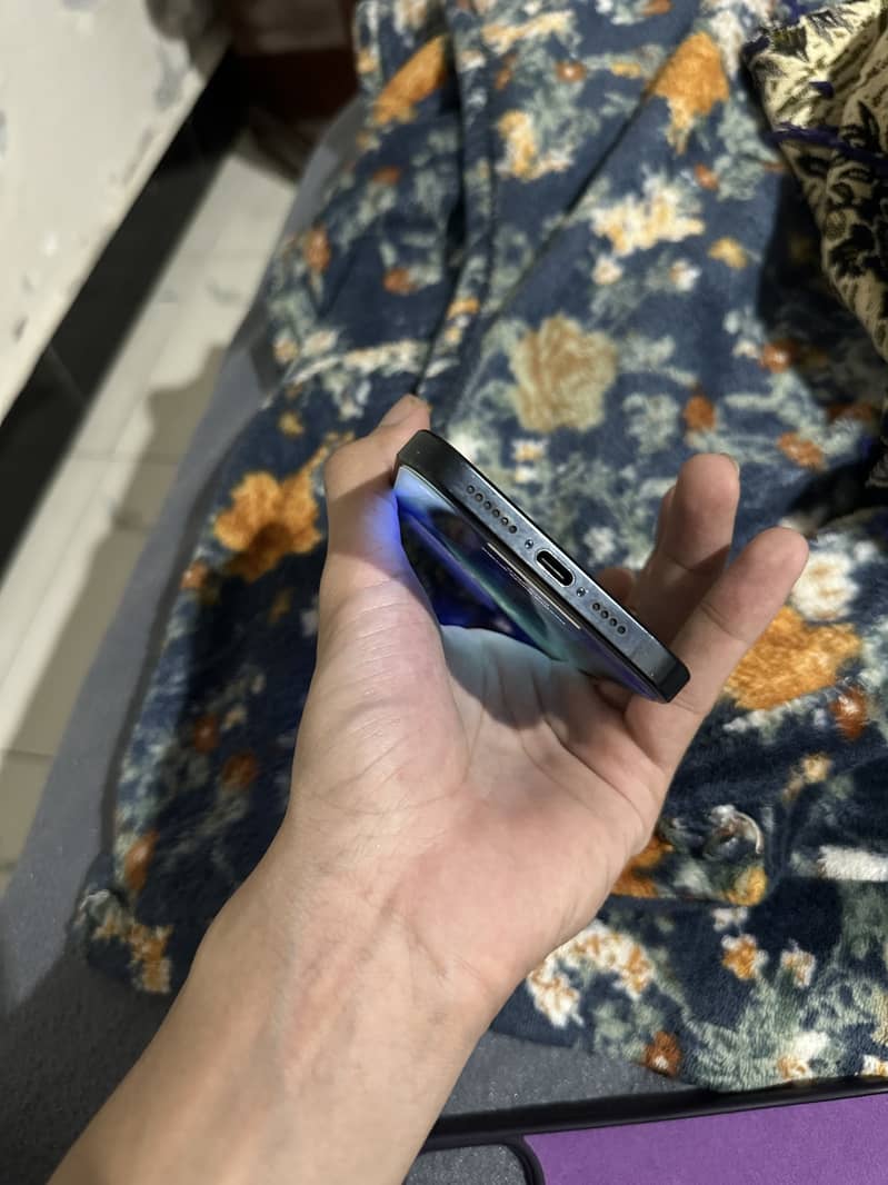 Apple iPhone 15 Pro Max 6