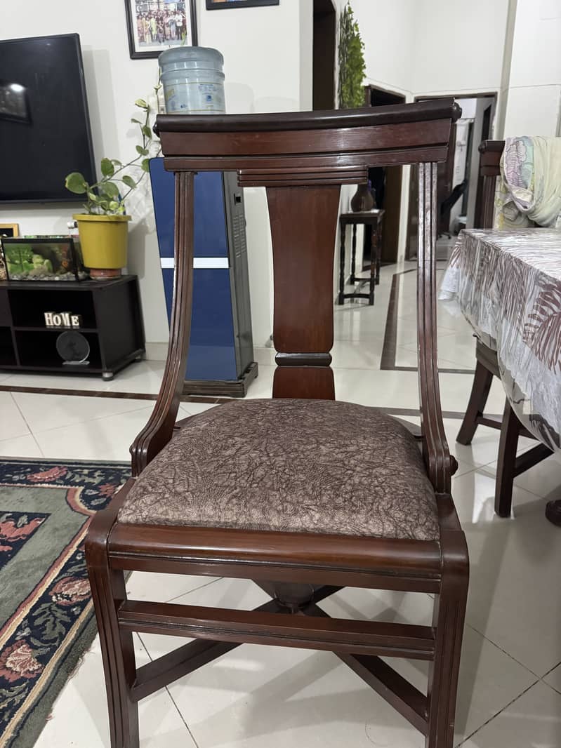 Dining table 0