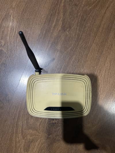 TP Link (WR740N) router for sale