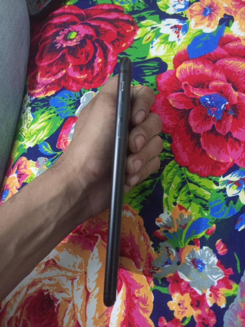 Apple iPhone 7 Plus 4