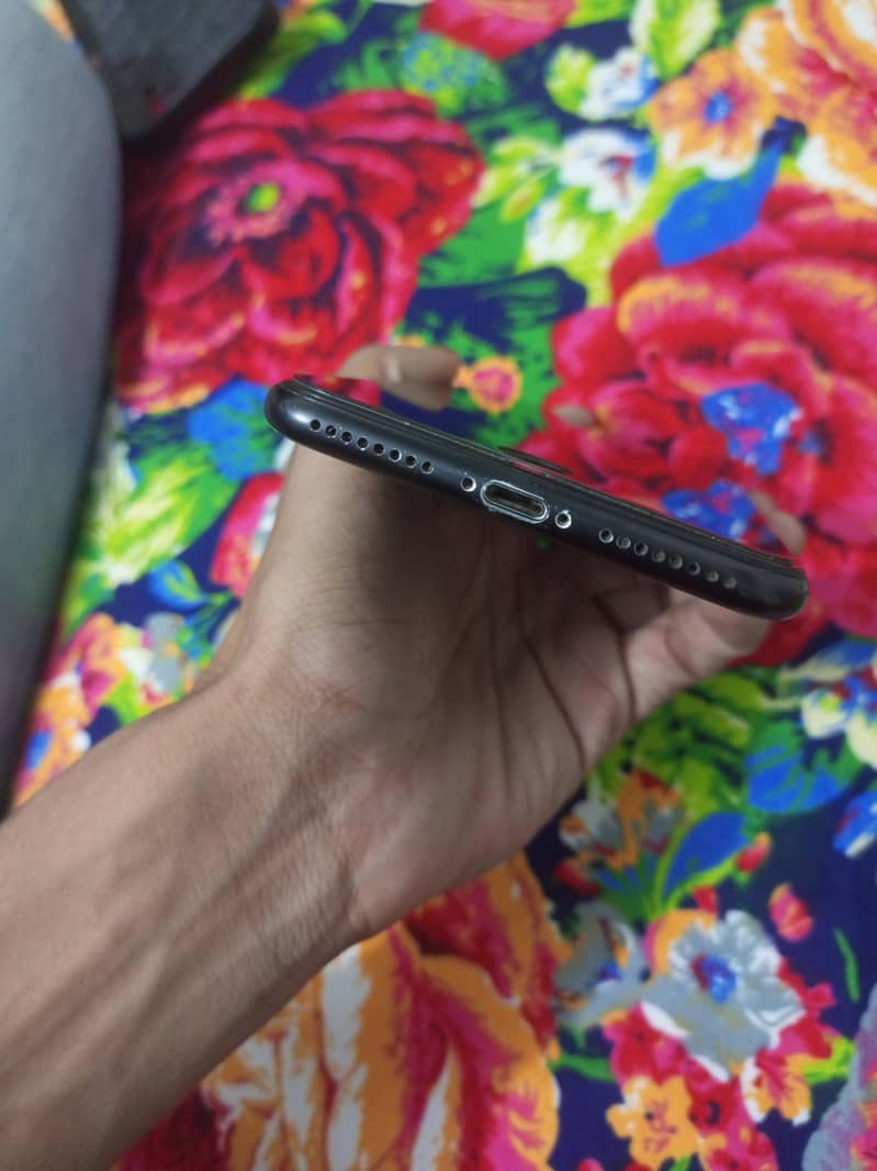 Apple iPhone 7 Plus 5