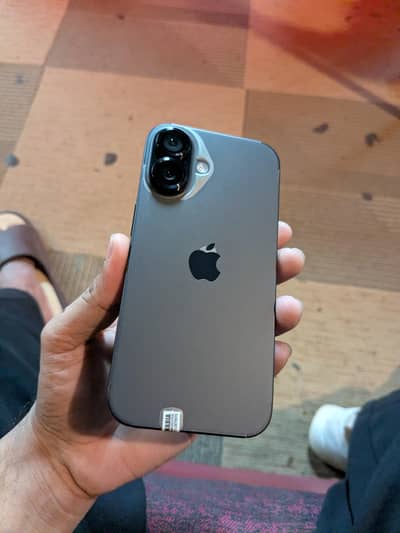 Apple iPhone 16