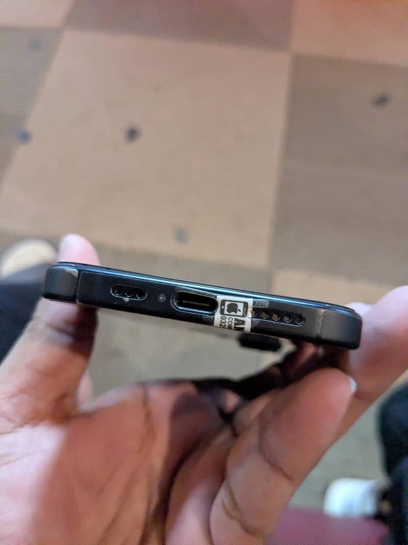 Apple iPhone 16 4