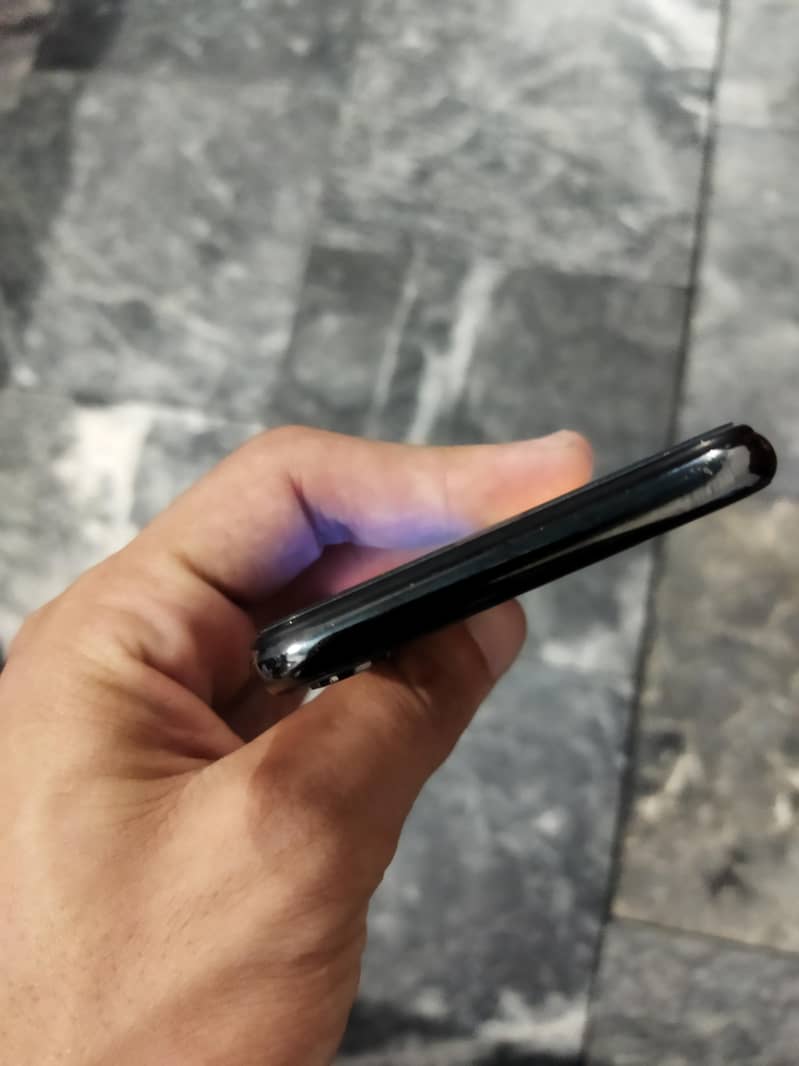 Apple iPhone X 5
