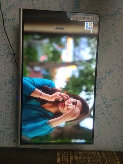 samsung 32" andriod led 4k hd result new condition good rat