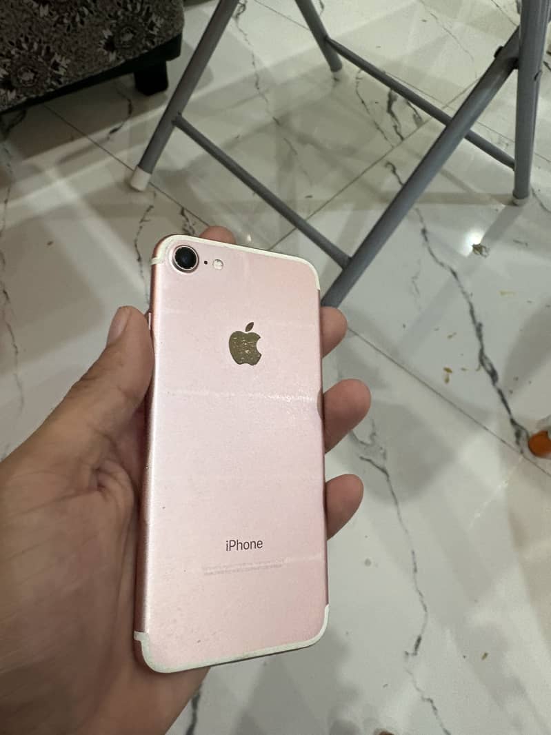 Apple iPhone 7 0