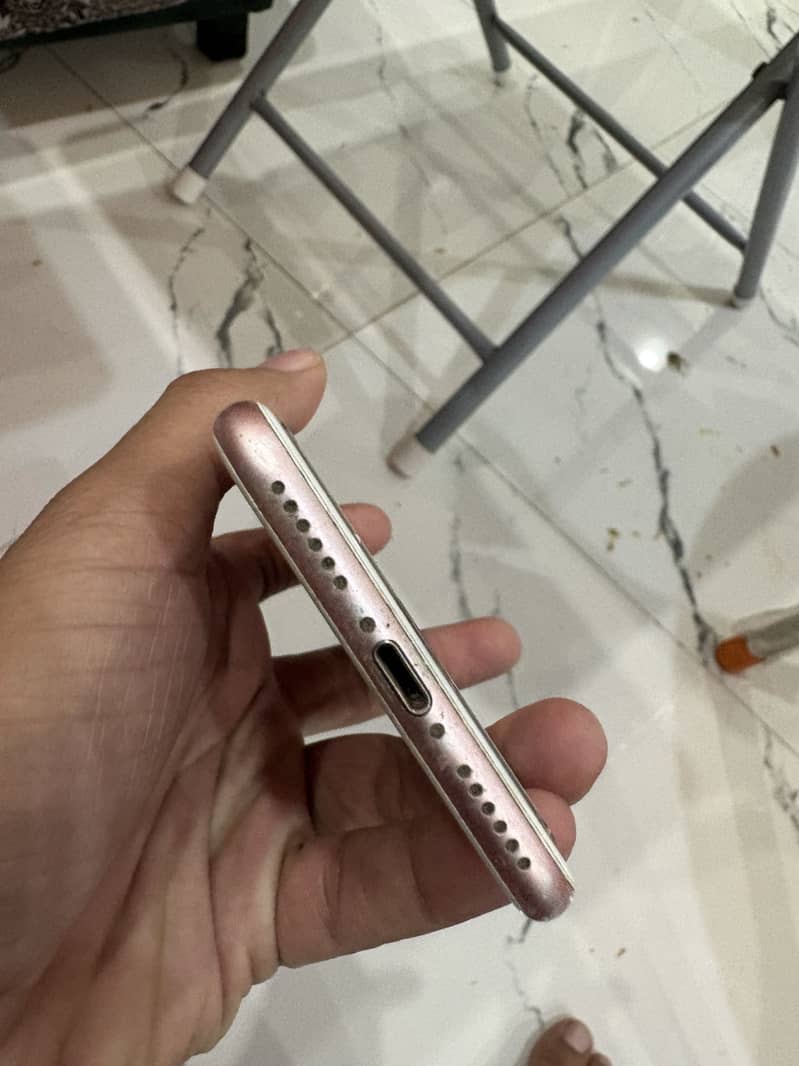 Apple iPhone 7 1