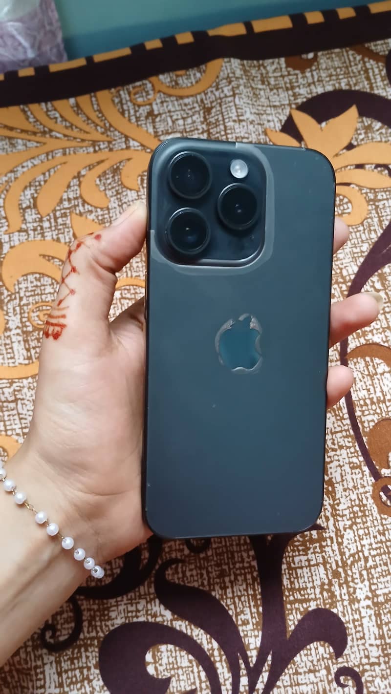 Apple iPhone 15 Pro 0
