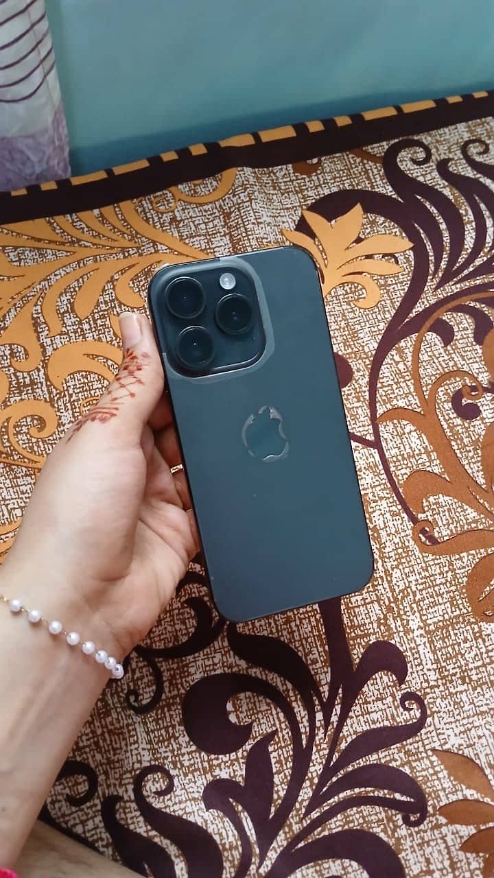 Apple iPhone 15 Pro 2