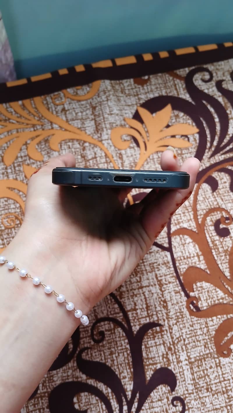 Apple iPhone 15 Pro 3
