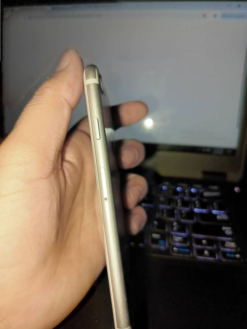Apple iPhone 7 2