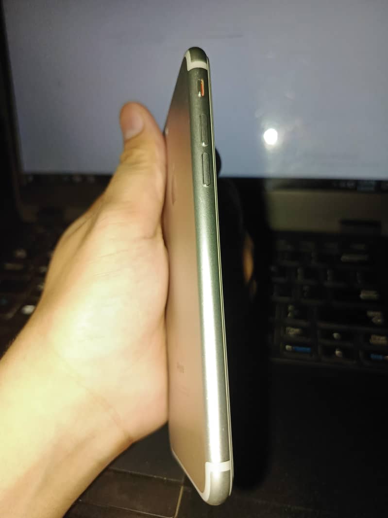 Apple iPhone 7 5