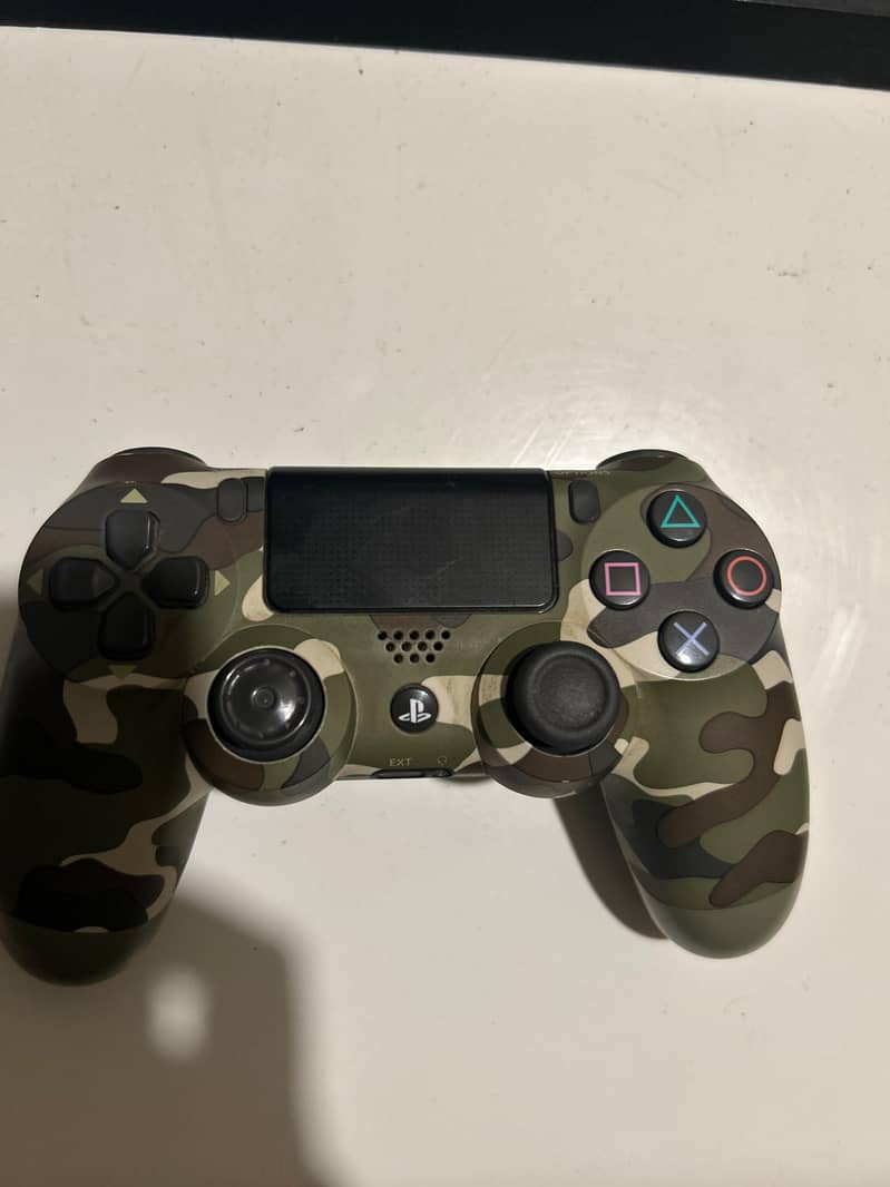 PS4 PRO 1TB 5