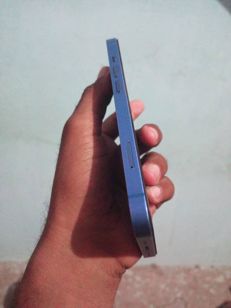 Apple iPhone 13 2