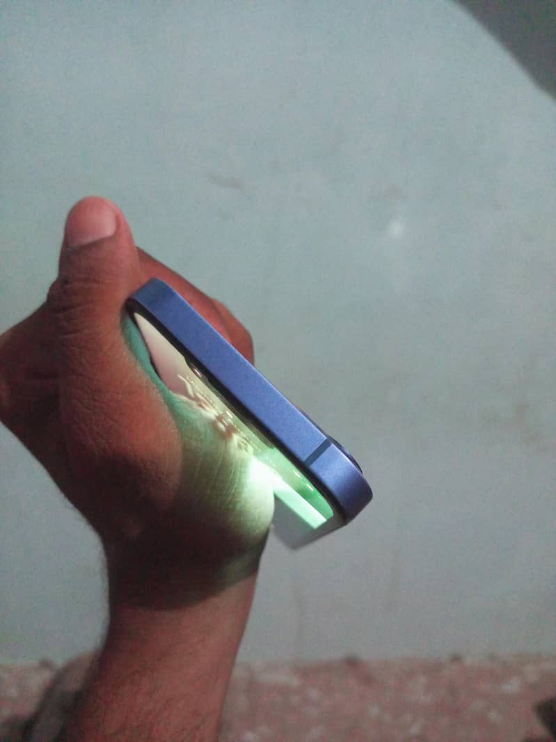 Apple iPhone 13 4