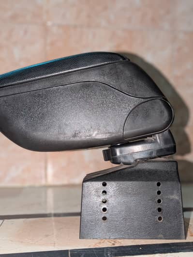 Console box condition ok saaf. vitz,mehran,coure,cultus mai lag jyga.