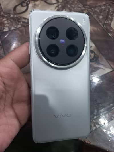 Vivo X200 Pro  16+16 GB Ram. 512 GB Storage D. C 9400