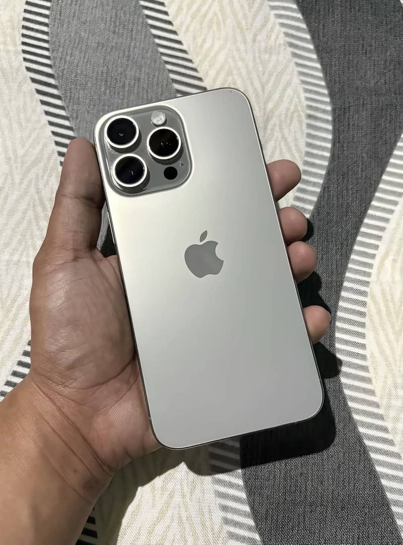 Apple iPhone 15 Pro Max 1