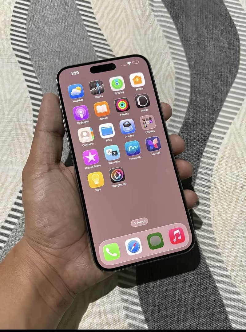 Apple iPhone 15 Pro Max 3