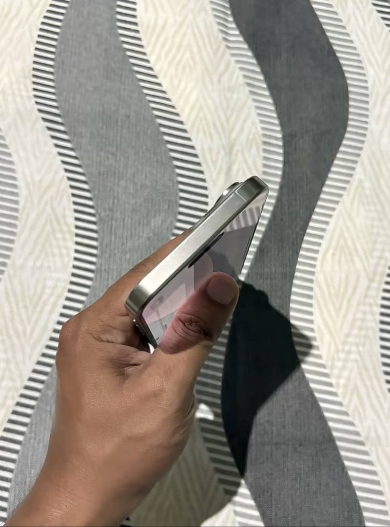Apple iPhone 15 Pro Max 5