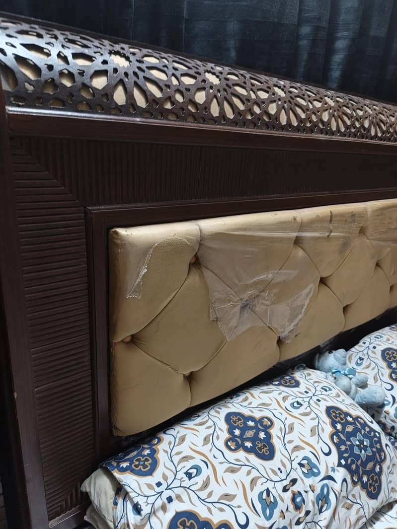 bed dressing side table almari 3