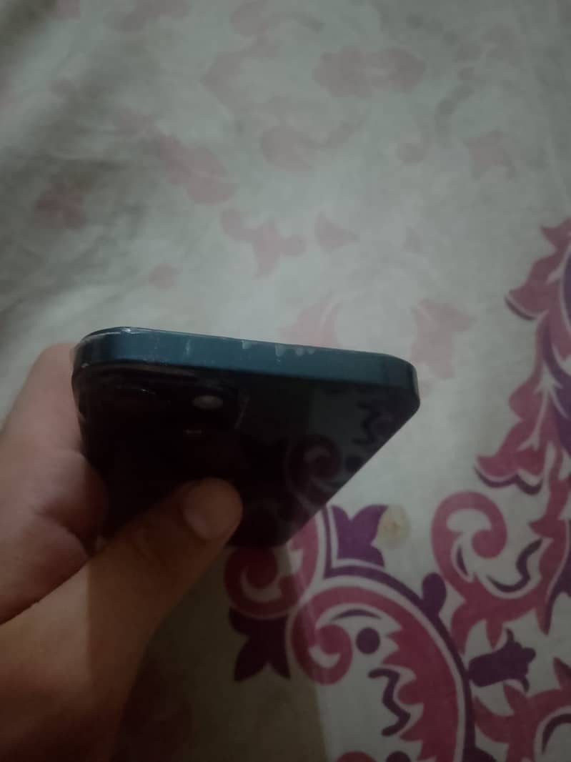 Apple iPhone 14 3