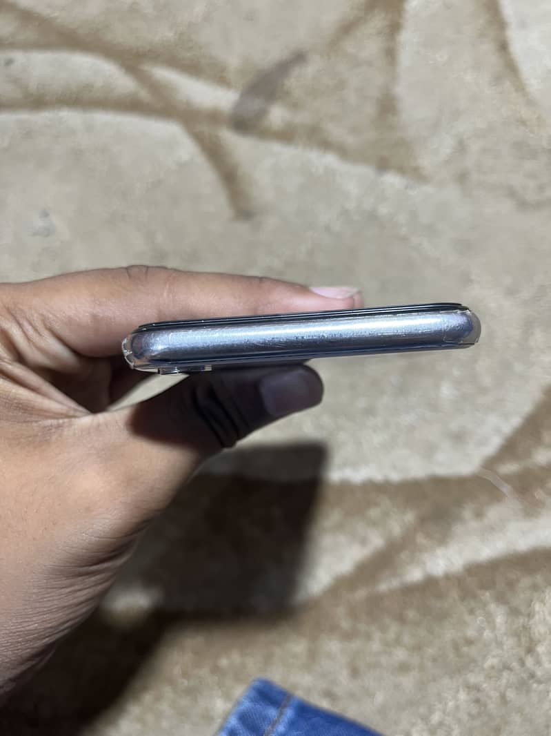 Apple iPhone X 4
