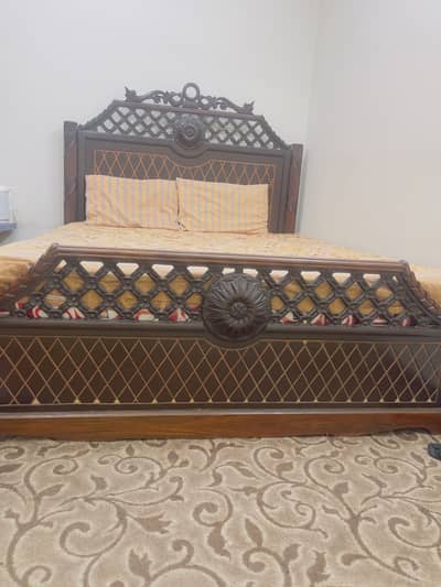 Solid Wood Queen Size Bed + 1 Year Old MoltyFoam Mattress