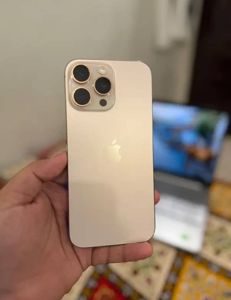 Apple iPhone 16 Pro Max 0