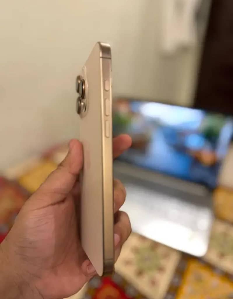 Apple iPhone 16 Pro Max 1